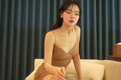 这个韩国女孩会骑车-10分满分10分-在她的-OF-看看她