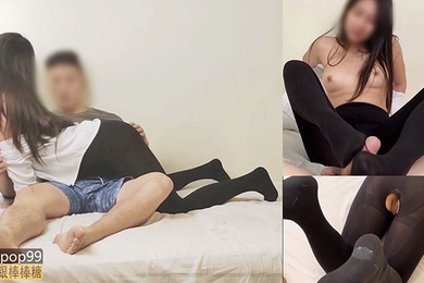 女朋友喜欢穿厚厚的黑色紧身衣，为和性爱剪小洞[棒棒糖]