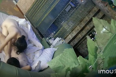 酒店摄像头酒店精品绿叶房偷拍眼镜胖哥和白嫩模特开房口爆