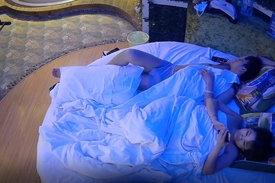 酒店偷拍新流出乐橙酒店情趣大圆床偷拍小帅哥和怀孕几个月的嫂子偷情智能侧入式干