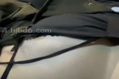 让表妹穿上那身我梦寐以求的黑丝带她再次来到沙滩上演了一场手撕黑丝爆操表妹那叫声我觉得周围人都听到了干完才发现踏马竟然还有监控