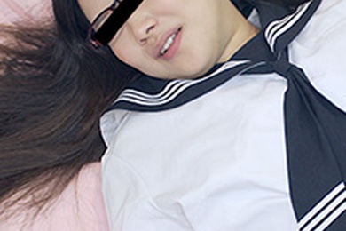 制服时代～穿制服大胆自慰～茜