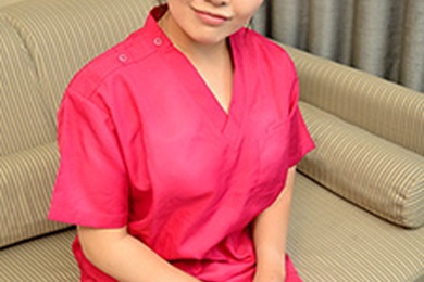 业余爱好者的作品——一位性欲强烈的美容师，当他喜欢的男性顾客来到店里挑衅他时，他就会刺激西纯子