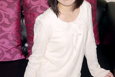 我拍的是一个娃娃脸、听话、天真的女人。金森琴乃