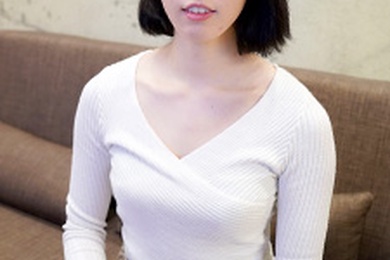 一个喜欢小便和射精的变态女孩，表情狂喜 二宫真由美