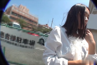 金钱诱惑少妇街上抠逼实拍